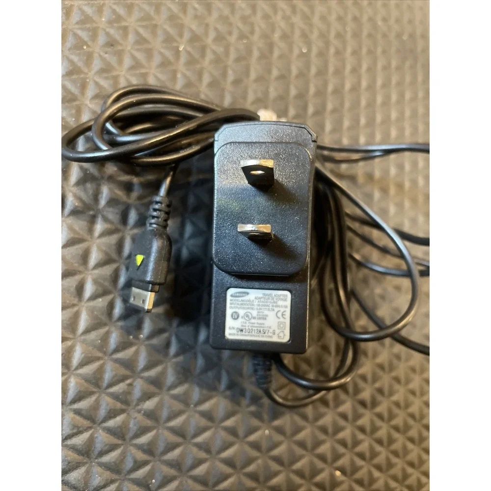 Genuine Samsung AC Adapter ATADS10JBE Cell Phone Home Travel Charger 5V 0.7A